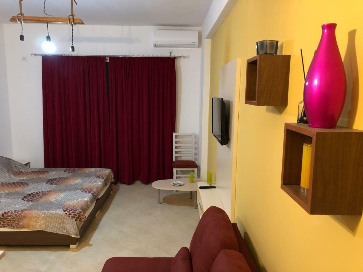 Giallo Apartment *